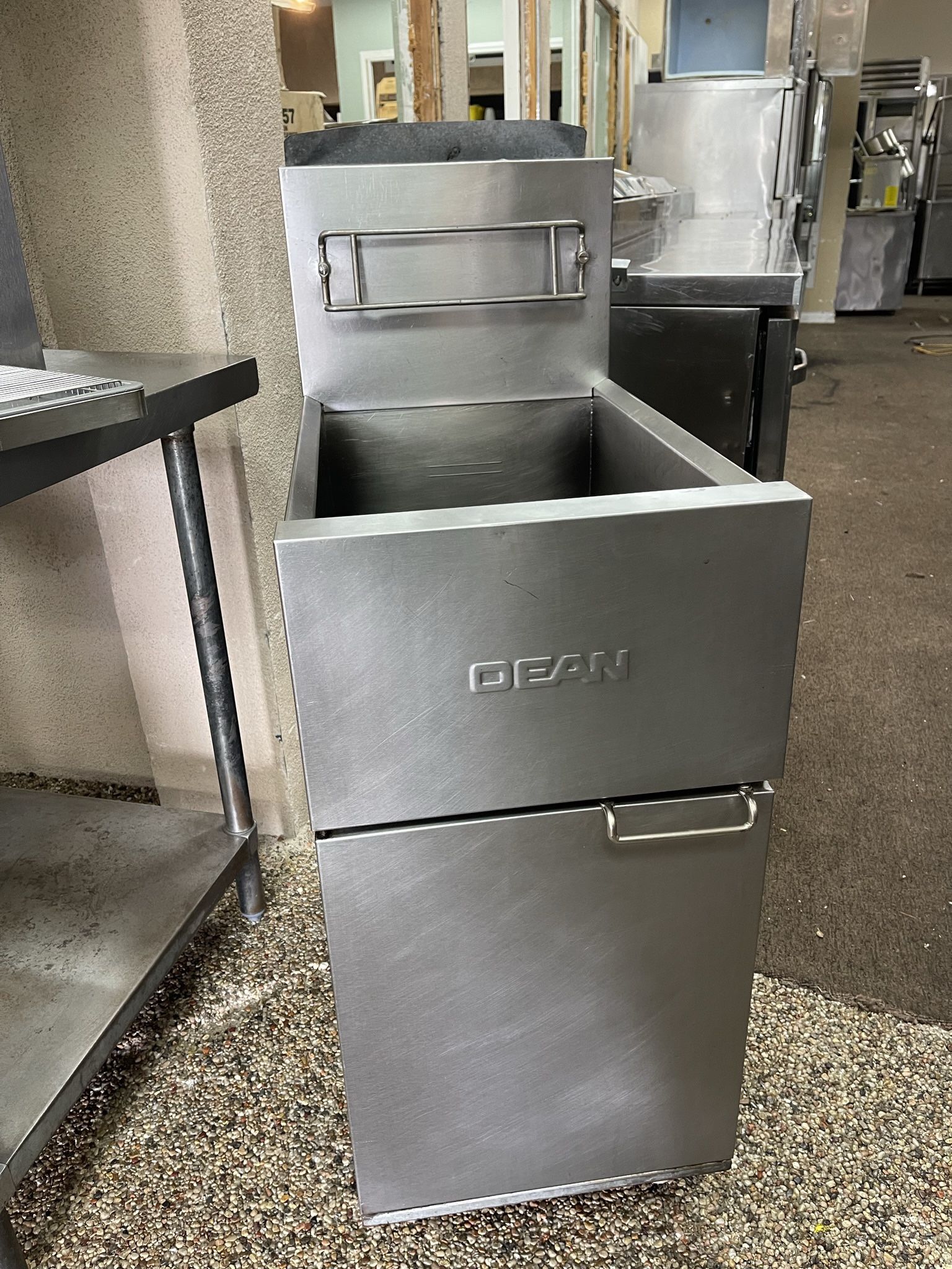 Working! Dean Commercial Fryer, NSF, Comes With Warranty for Sale in
