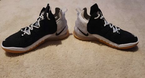 Never worn - Nike LeBron 18