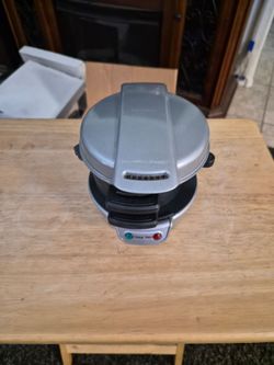 Egg sandwich maker