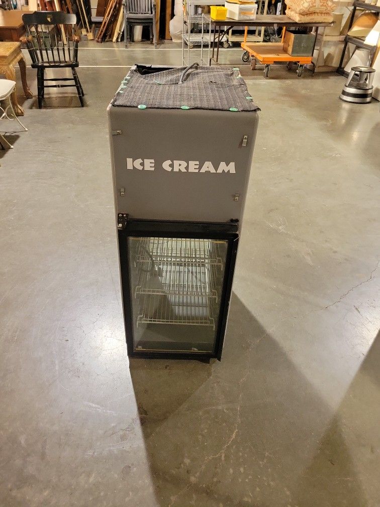 FrigidAire Good Humor Countertop Glass Door Ice Cream Freezer T4LGP