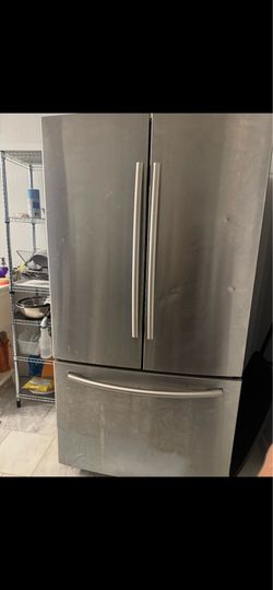 Se vende este refriegirador barato muy bueno está
