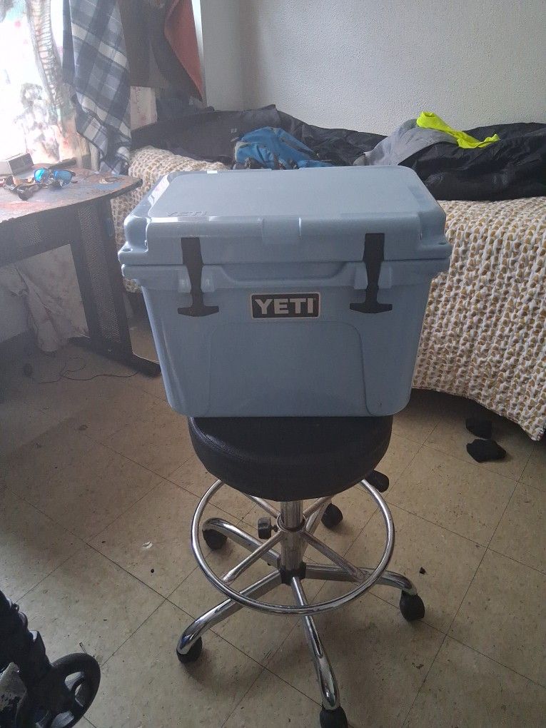Yeti Cooler In Great Condituon Not One Scratch On It