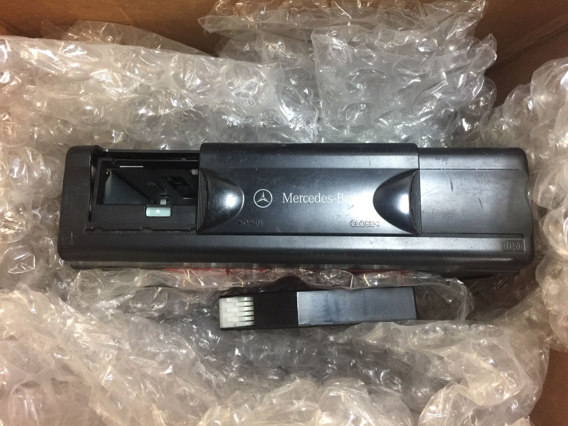 Mercedes Benz Alpine 6 disc CD Changer MX3192