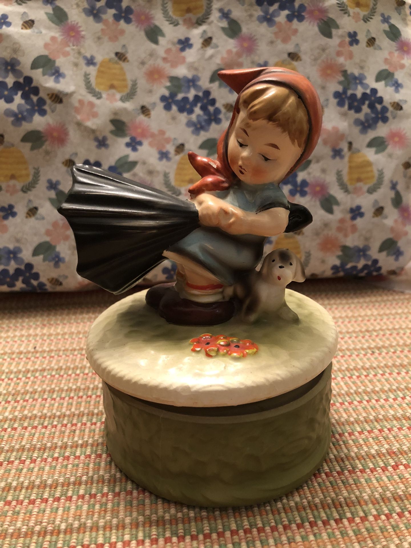 Hummel/ Goebel Music Box - Girl With Umbrella