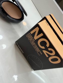 NC20 ORIGINAL FORMULA MAC STUDIO FIX POWDER