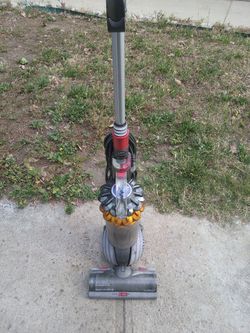 !! Vacuum Dyson Works Good