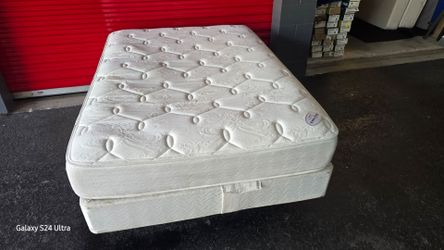 Full size bed