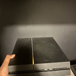 PS4 + GAMES + 2 Controllers