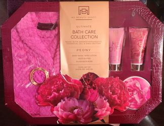 My Beauty Spot Peony Ultimate Bath Care Gift Set (with Plush Robe)