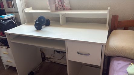 Desk table