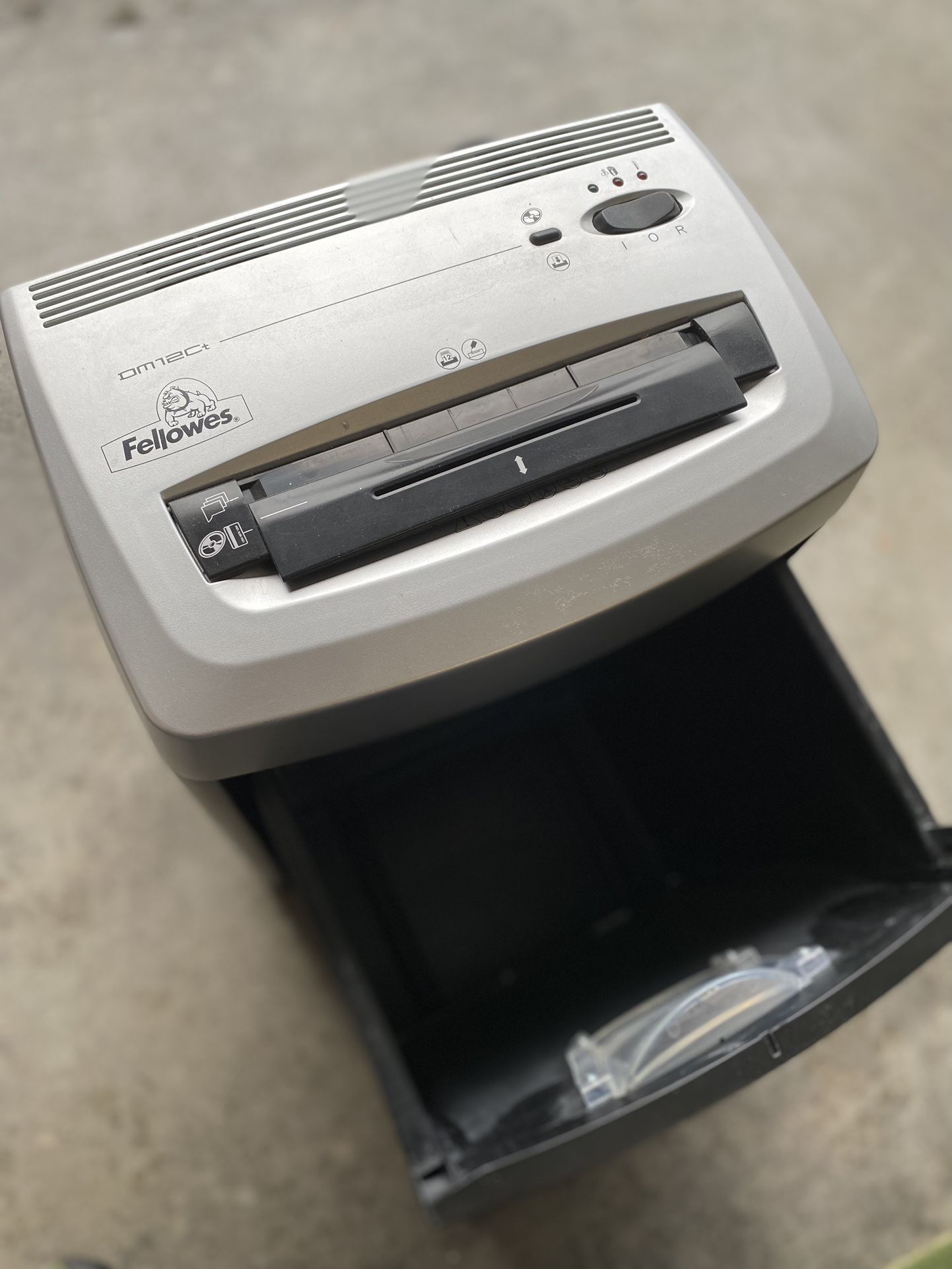 Fellowes DM12ct Shredder / Cross Cutter