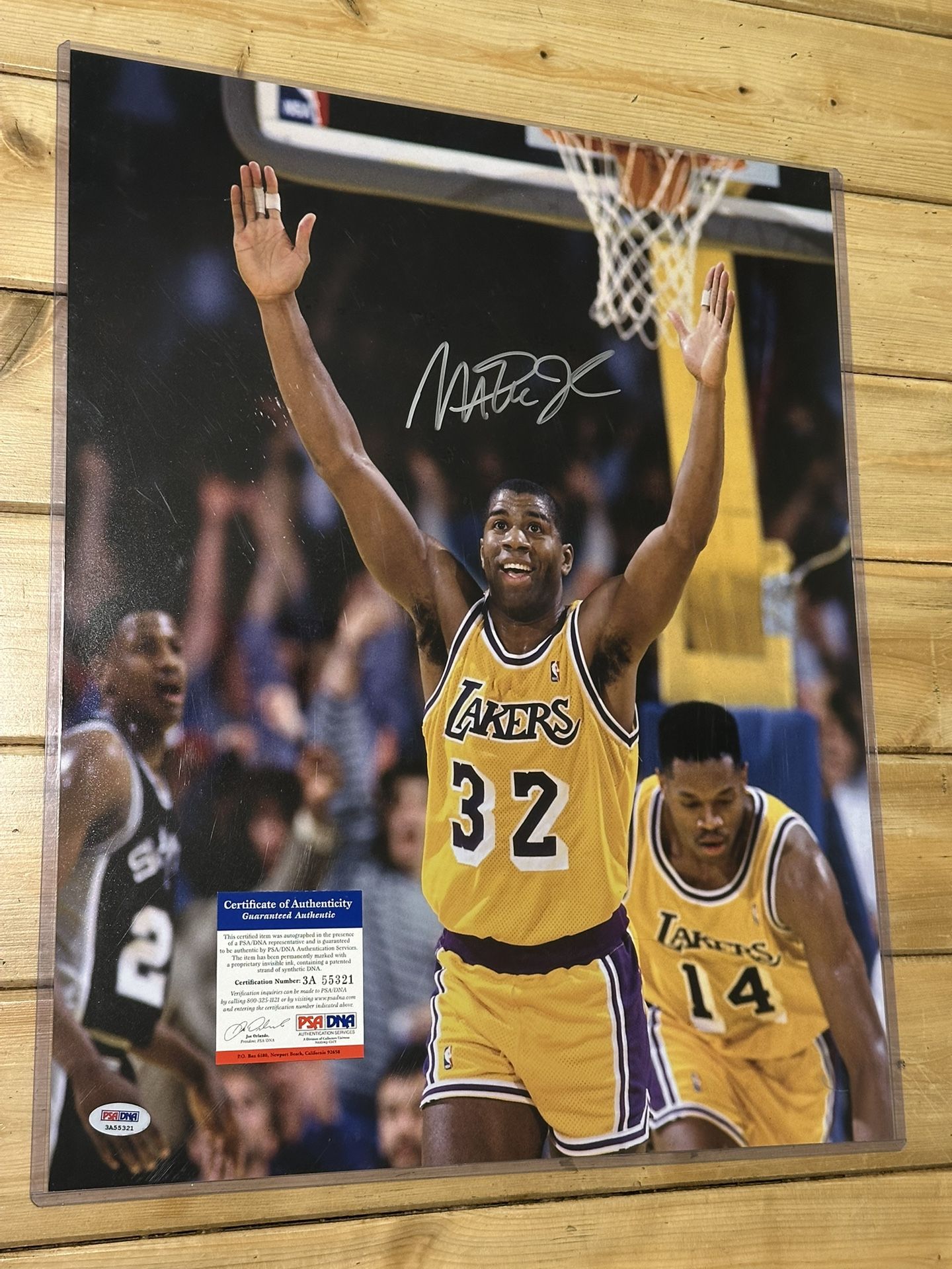 * 16 X 20 -Large Photo - BIG PHOTO * PSA DNA CERTIFICATE * MAGIC JOHNSON AUTOGRAPH - LAKERS LEGEND/HOF