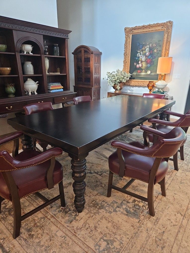 Tommy Bahama Kingstown Pembroke Extendable Dining Table – Like New!