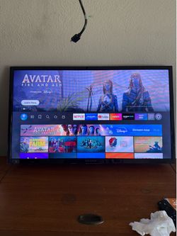 Insignia 31 inch TV w/apps