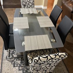 Dining Table With 6 Chairs. 