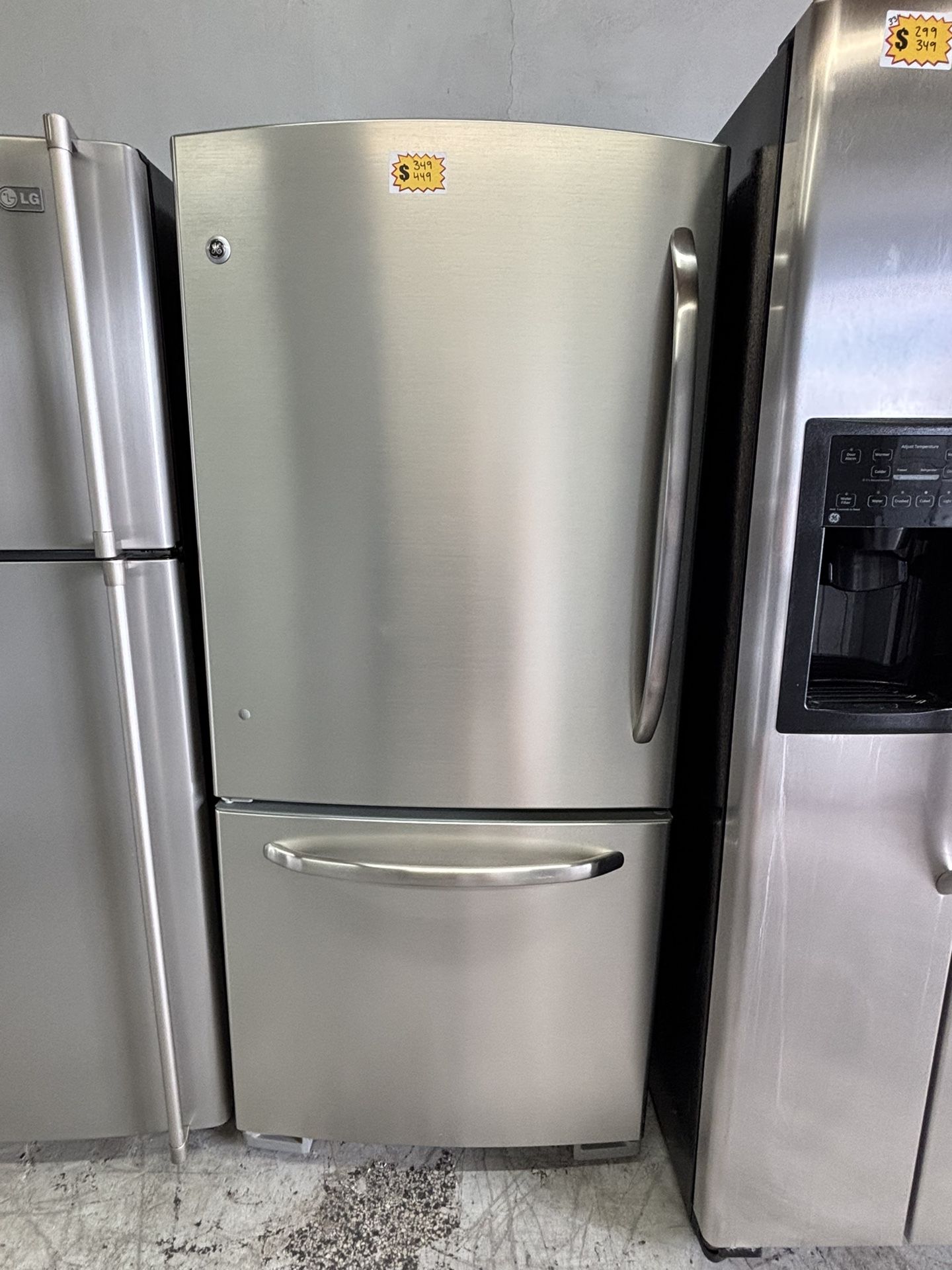 GE 30” BOTTOM FREEZER REFRIGERATOR