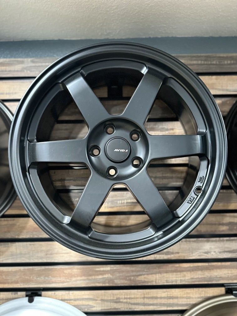 AVID WHEELS AV06 - 5X114.3 18X8.5 