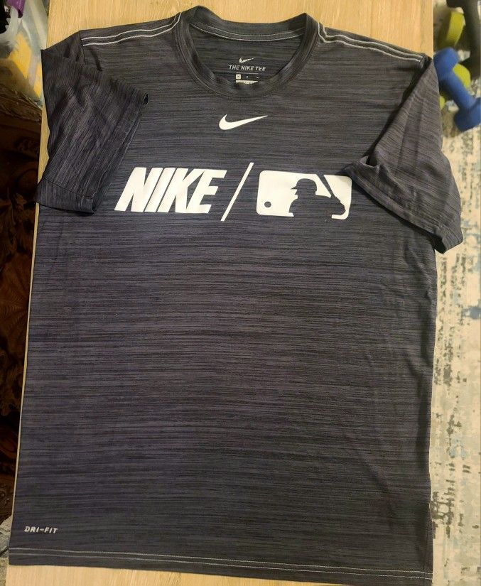 Nike dri fit size medium baseball shirt
