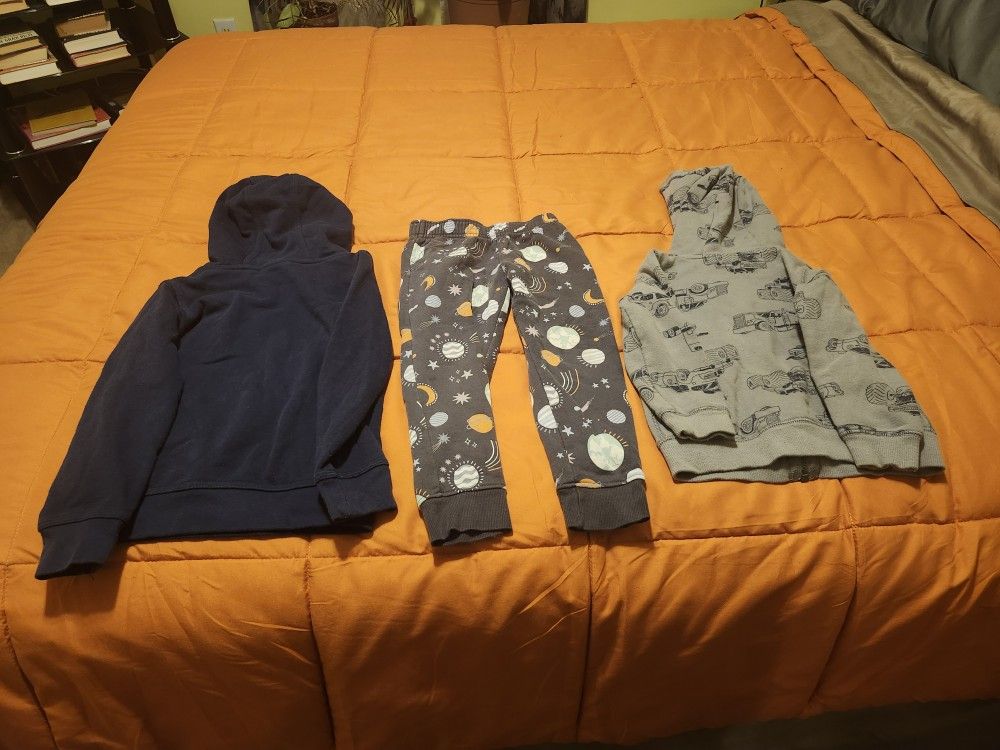 TODDLER HOODIE AND PANT SIZE 4T