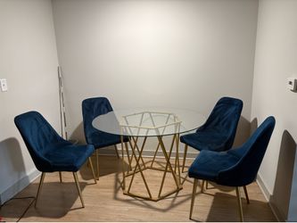 Nice 4-Chair Dining Room Set