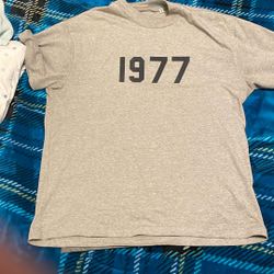 1977 Essentials Shirt Size L