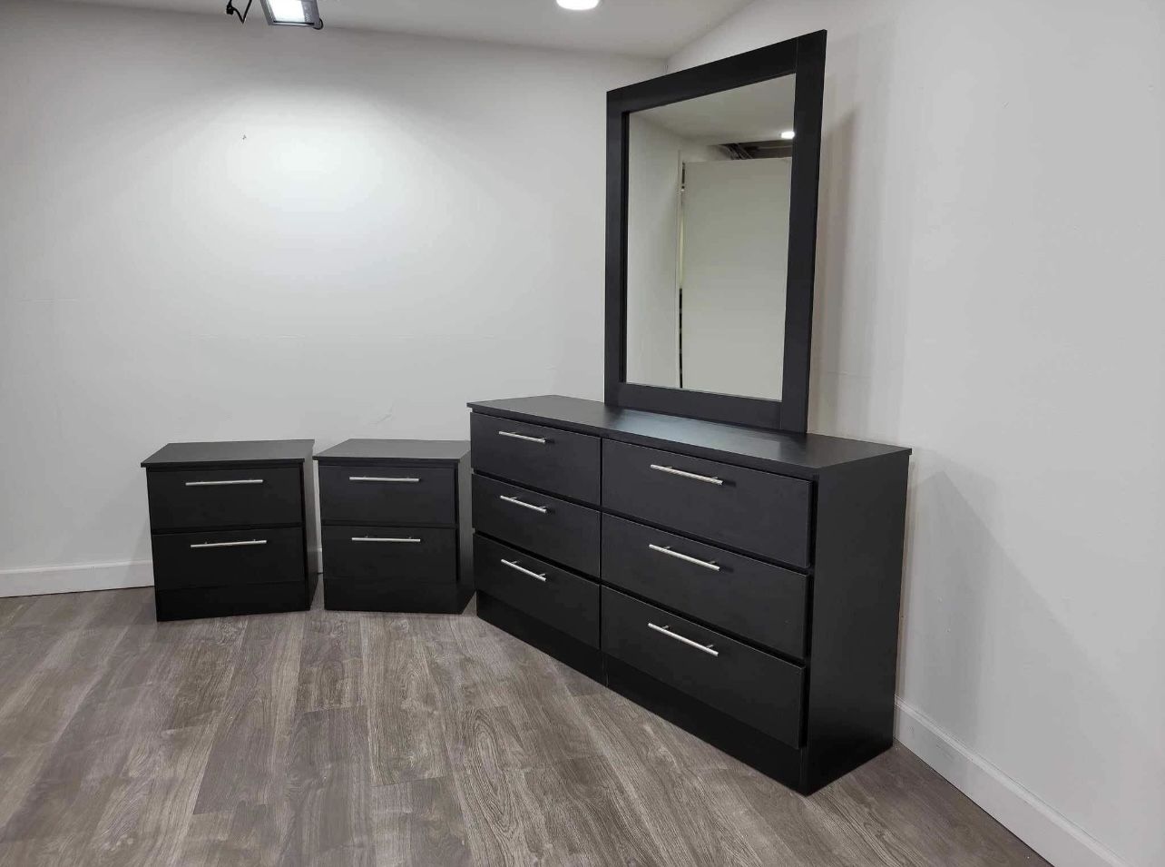 Dresser Whit Mirror And 2 Nightstands - Cómoda Con Espejo Y 2 Mesitas De Noche 