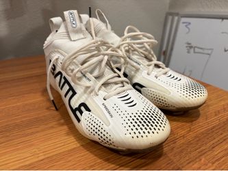 Battle Astrofly Football Cleats size 9.5