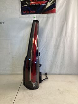 2015-2020  CADILLAC ESCALADE TAIL LIGHT LEFT SIDE DRIVER LH USED OEM 