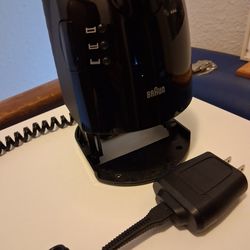 Braun razor cleaning station