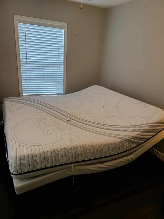 King size adjustable bed for Sale in Houston, TX OfferUp