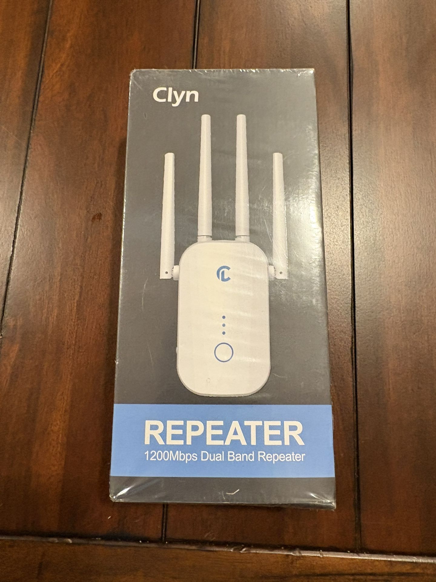 Clyn Wifi  repeater 1200 mbps Dual Band. Sealed Packaging