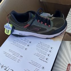 Men’s Skechers Size 11