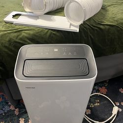 AC Toshiba Air Conditioner Very Clean, Almost New!