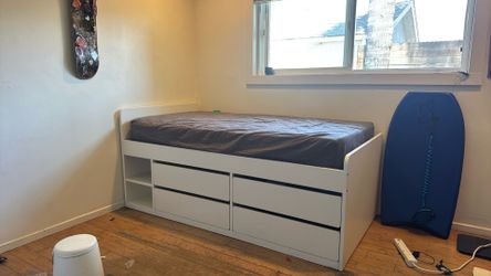 Twin Bed with draws and mattress x2