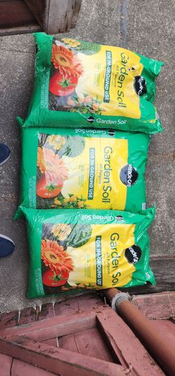 3 Bags Miracle-Gro Garden Soil