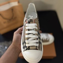Burberry shoes 