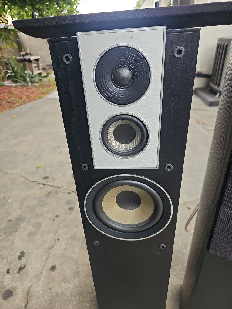 Onkyo Subwoofer SKW550 Jami E660 Speaker Towers