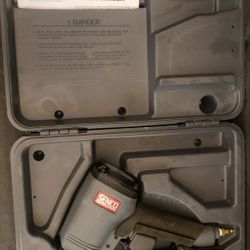 Senco SFN40 2-1/2" Angled Finish Nailer