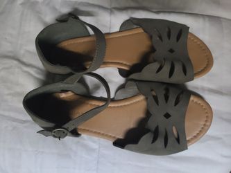 Green sandals size 7 👡 $5