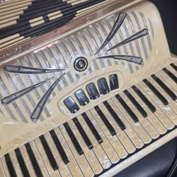 Accordion 41/120 Keys with its original hardshell case