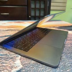MacBook Pro 13 inch - macOS Ventura