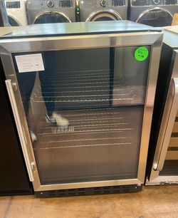 Insignia 23.5" 165-Can Built-In/Freestanding Beverage Cooler, Chrome Wire Shelves, Reversible Door