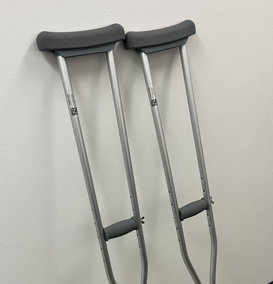 Crutches - Cleaned and in Very Good Condition !! Adjustable from 5’4” to 5’10” with a 300 Pound Capacity, by Cardinal Health.