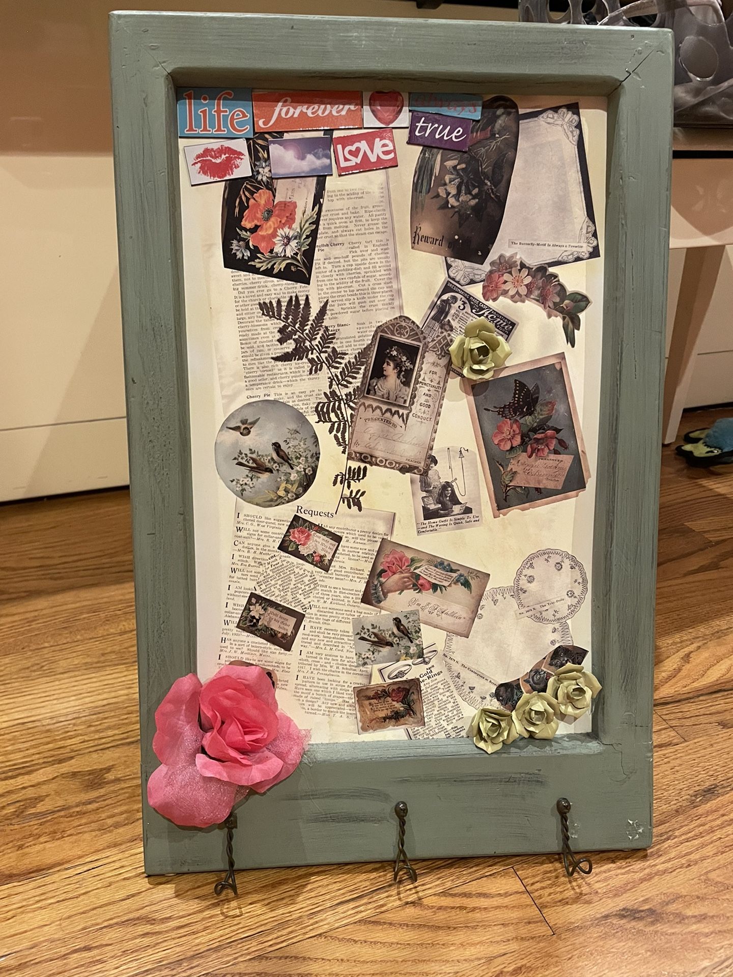 Decorative Magnetic Board with Rose Magnets