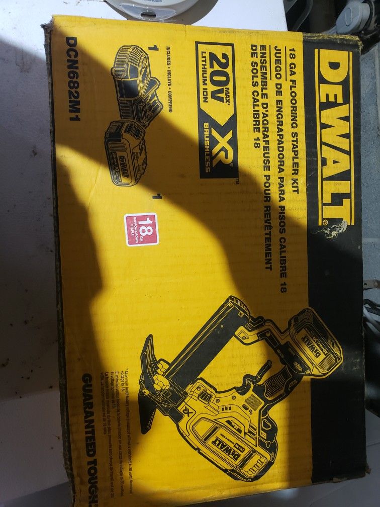 Dewalt 20v 18 GA Flooring Stapler Kit DCN682M1 for Sale in Nashville TN OfferUp