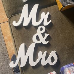 Mr & Mrs Sign (small)