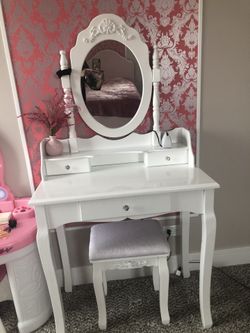 VANITY WITH STOOL