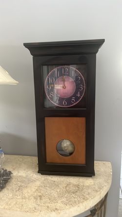 Howard Miller decorative wall clock