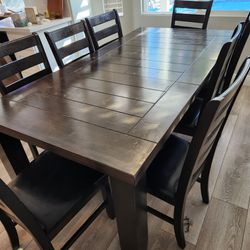 Large Dining Room Table/chairs