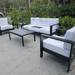 New and assembled Linon Home decor Kelton oversized outdoor patio set